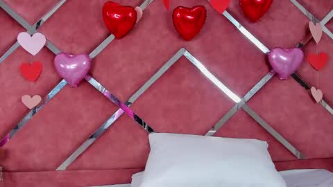 LauryJonson  online show from February 14, 8:05 pm