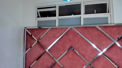 LauryJonson  online show from March 2, 12:20 am