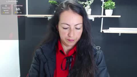 Snapshot of lauryn_jones chatting on May 7, 5:51 pm Laury online show from May 7, 5:51 pm