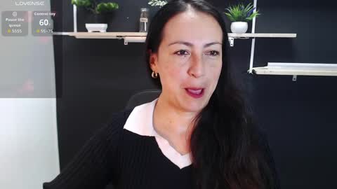 Snapshot of lauryn_jones chatting on May 14, 5:42 pm Laury online show from May 14, 5:42 pm
