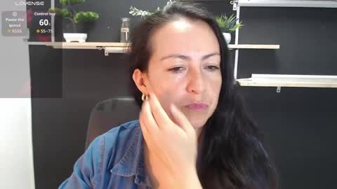 Snapshot of lauryn_jones chatting on May 25, 4:57 pm Laury online show from May 25, 4:57 pm
