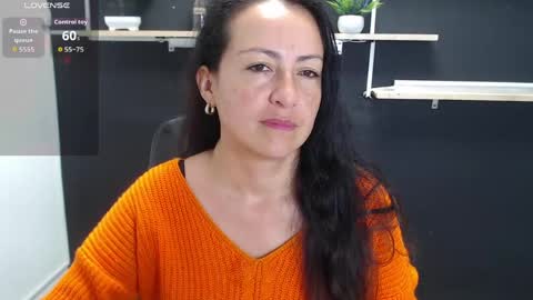 Snapshot of lauryn_jones chatting on May 27, 7:11 pm Laury online show from May 27, 7:11 pm