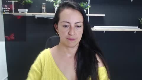 Snapshot of lauryn_jones chatting on May 29, 7:23 pm Laury online show from May 29, 7:23 pm