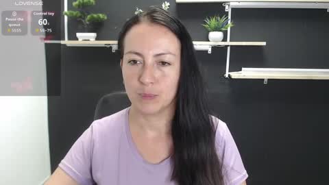 Snapshot of lauryn_jones chatting on June 2, 8:00 pm Laury online show from June 2, 8:00 pm
