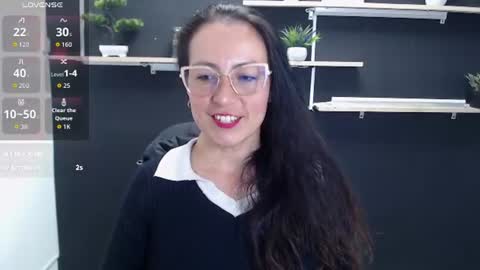 Snapshot of lauryn_jones chatting on June 22, 8:39 pm Laury online show from June 22, 8:39 pm