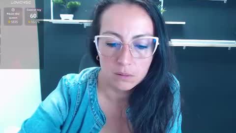 Snapshot of lauryn_jones chatting on June 26, 7:29 pm Laury online show from June 26, 7:29 pm