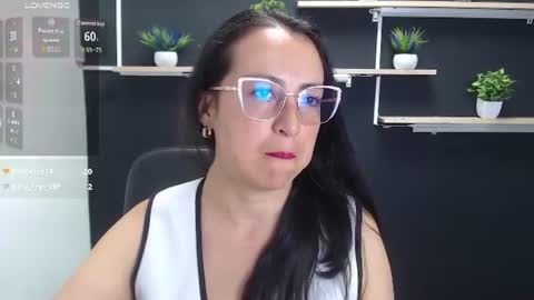Snapshot of lauryn_jones chatting on July 9, 6:01 pm Laury online show from July 9, 6:01 pm
