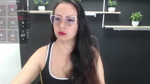 Snapshot of lauryn_jones chatting on July 28, 6:07 pm Laury online show from July 28, 6:07 pm