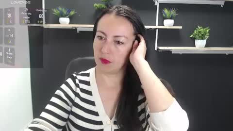 Snapshot of lauryn_jones chatting on July 31, 7:57 pm Laury online show from July 31, 7:57 pm