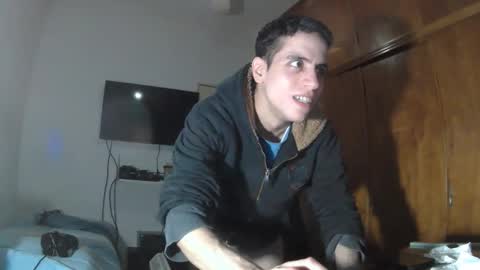 Snapshot of lauti_twink chatting on May 27, 7:38 am Lautaro online show from May 27, 7:38 am