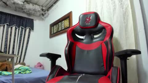 Snapshot of lauu_g chatting on May 14, 10:44 am Lauu G online show from May 14, 10:44 am