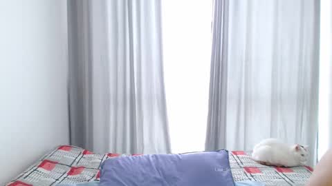 Laura online show from November 23, 5:13 pm