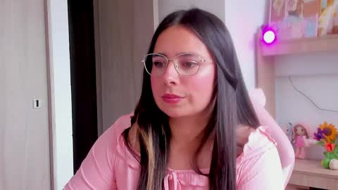 Snapshot of lauu_r chatting on May 13, 5:43 pm online show from May 13, 5:43 pm