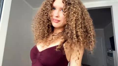 Snapshot of lavadahazeltine chatting on May 30, 9:50 am Elin online show from May 30, 9:50 am