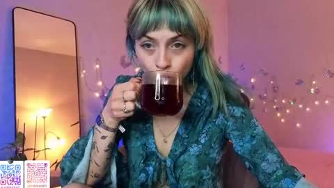Snapshot of lavenderlav chatting on June 1, 6:53 pm Melissa online show from June 1, 6:53 pm