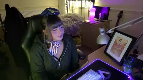 Lavenderrzz online show from November 5, 12:38 pm