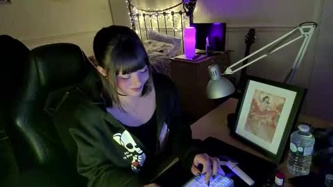 Lavenderrzz online show from November 24, 2:17 pm