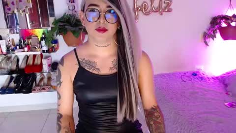 Snapshot of laveneno_ortiz07 chatting on December 13, 11:43 pm Cristina online show from December 13, 11:43 pm