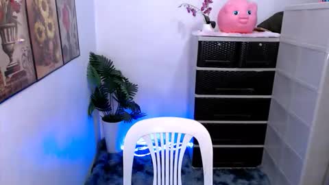 lavenia487426 online show from March 16, 12:42 pm