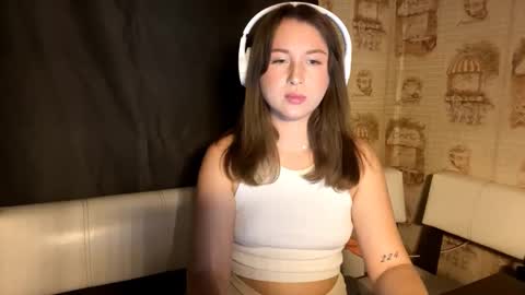 Snapshot of lavinabinney chatting on December 14, 3:50 pm Emily online show from December 14, 3:50 pm