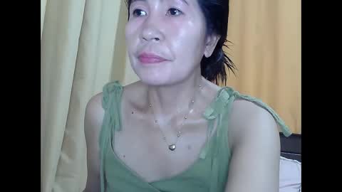 Snapshot of lavine1983 chatting on October 13, 2:22 am lavine1983 online show from October 13, 2:22 am