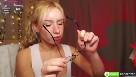 Snapshot of lavinell chatting on January 19, 1:53 am Mia online show from January 19, 1:53 am