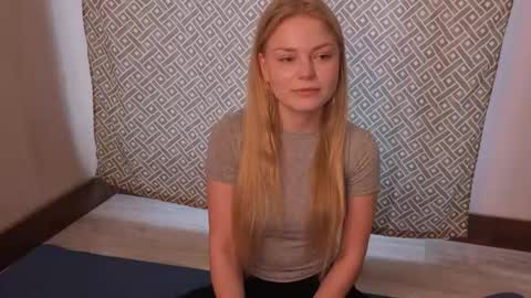 Hi Im Leila online show from May 15, 1:18 pm