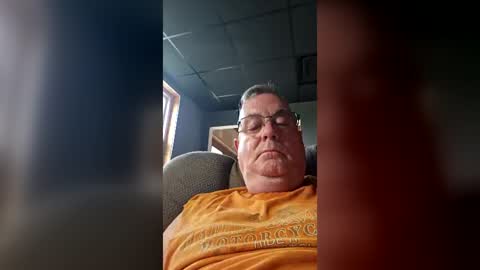 Snapshot of lawnboy62 chatting on July 17, 12:23 pm lawnboy62 online show from July 17, 12:23 pm