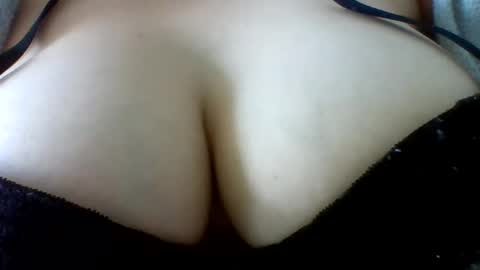 layannalea online show from May 11, 8:06 pm