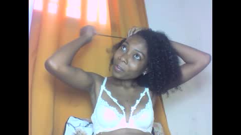 Snapshot of layannek chatting on October 17, 9:01 am layannek online show from October 17, 9:01 am