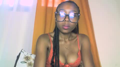 Snapshot of layannek chatting on October 22, 4:24 am layannek online show from October 22, 4:24 am