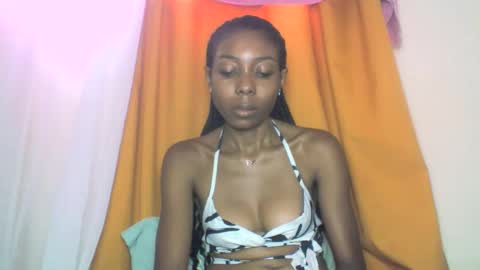 Snapshot of layannek chatting on November 15, 5:27 am layannek online show from November 15, 5:27 am