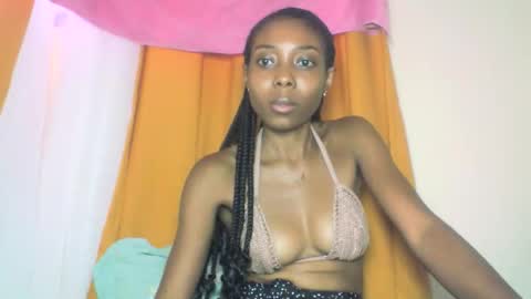 Snapshot of layannek chatting on November 18, 8:41 am layannek online show from November 18, 8:41 am