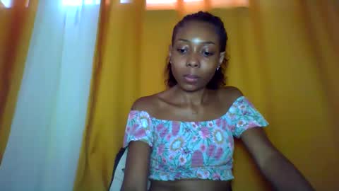 Snapshot of layannek chatting on December 1, 5:45 am layannek online show from December 1, 5:45 am