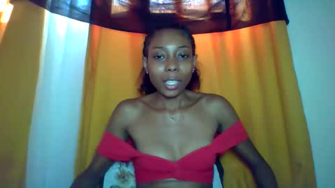 Snapshot of layannek chatting on December 2, 5:57 am layannek online show from December 2, 5:57 am