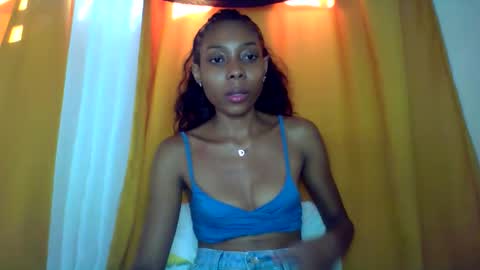 Snapshot of layannek chatting on December 15, 6:28 am layannek online show from December 15, 6:28 am