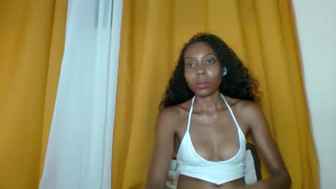 layannek online show from January 10, 8:10 pm