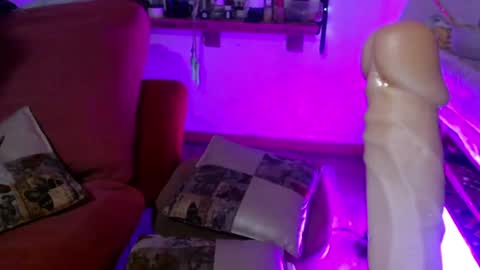 Snapshot of laye19 chatting on December 3, 9:00 am Laye19 online show from December 3, 9:00 am