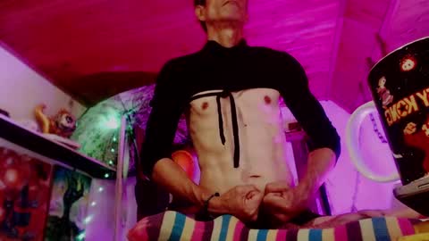 Snapshot of laye19 chatting on December 6, 3:22 pm Laye19 online show from December 6, 3:22 pm