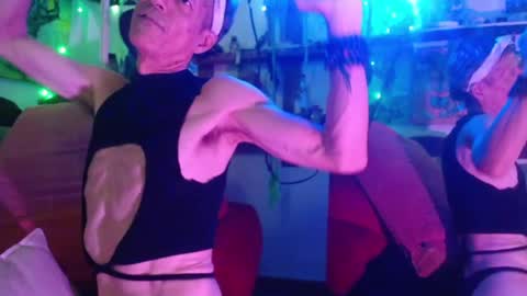 Snapshot of laye19 chatting on December 12, 3:43 am Laye19 online show from December 12, 3:43 am