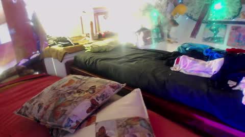 Snapshot of laye19 chatting on January 23, 6:03 pm Laye19 online show from January 23, 6:03 pm