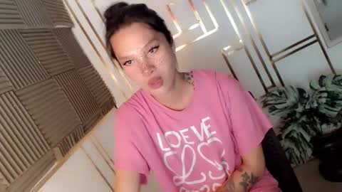 layla47649867 online show from April 4, 2:43 am