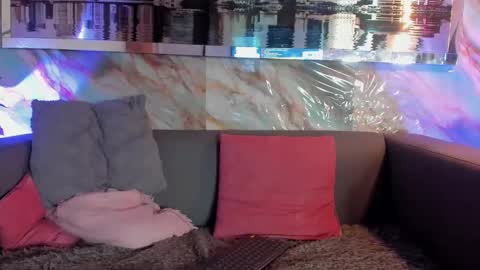 Layla online show from March 12, 3:35 am