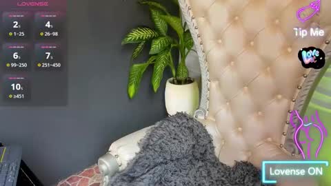 Layla online show from November 8, 2:50 pm