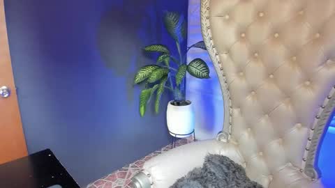 Layla online show from November 11, 8:31 pm