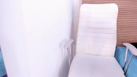 layla__smith online show from March 12, 4:29 am