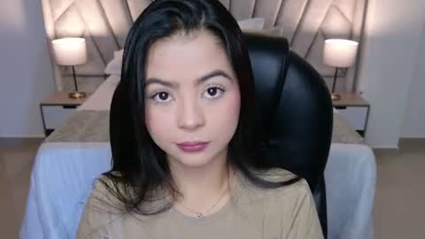 Snapshot of layla_breezee_ chatting on July 6, 12:02 pm Layla Breezee online show from July 6, 12:02 pm