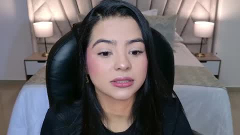 Snapshot of layla_breezee_ chatting on July 10, 11:57 am Layla Breezee online show from July 10, 11:57 am