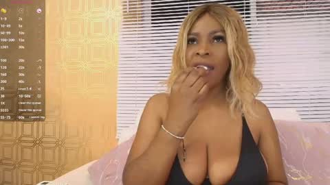 Snapshot of layla_lell chatting on May 25, 1:06 pm L A Y L A online show from May 25, 1:06 pm