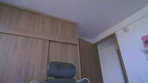 Snapshot of layla_nicols chatting on June 7, 12:31 pm Layla online show from June 7, 12:31 pm